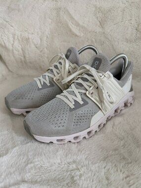 ON CLOUD CLOUDSWIFT WOMEN'S RUNNING GRACIER/ WHITE SNEAKERS SIZE: 8